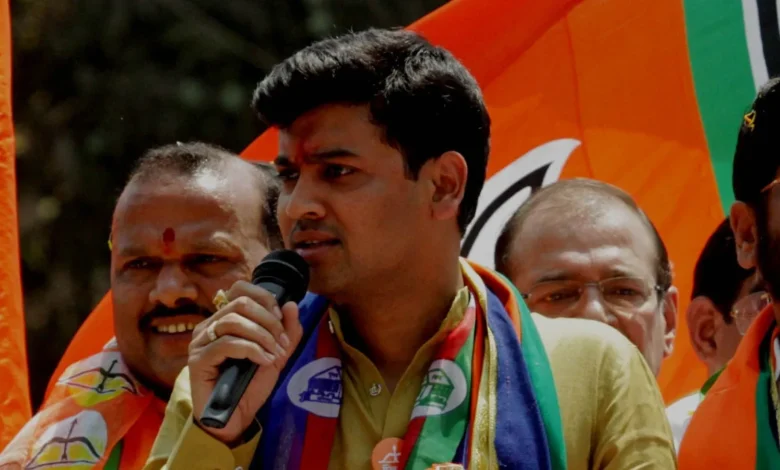 Eknath Shinde participated in the nomination rally of his son