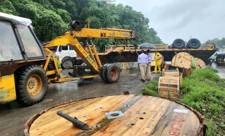 Cable transport trailer overturned at Sativali pass on the highway