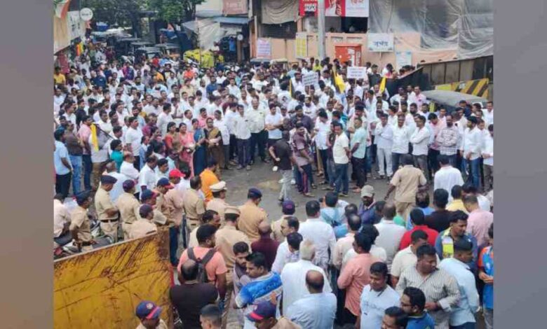 Rickshaw drivers went on strike due to potholes on Naigaon Bapane Road