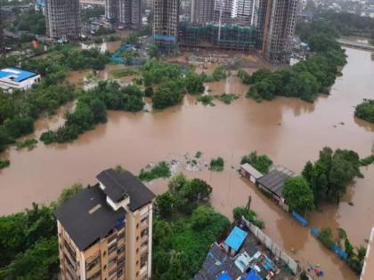 Illegal chawls located on the creek bank in Devichapada