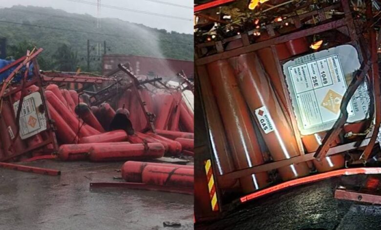 Truck carrying hydrogen gas cylinders overturned on the highway