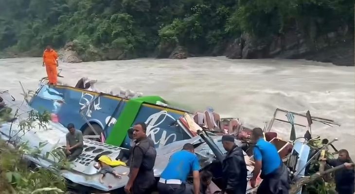 A bus from Gorakhpur, UP met with an accident in Nepal, 14 passengers from Maharashtra died