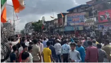 Muslims themselves are removing the unauthorized construction of Mehboob-e-Subhaniya Mosque in Dharavi